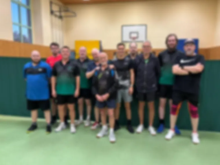 Mitglieder des Vereins in der Halle.